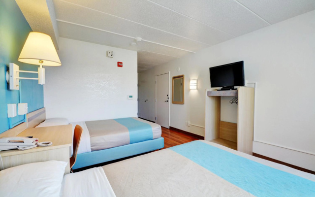 Motel 6 Newport, RI