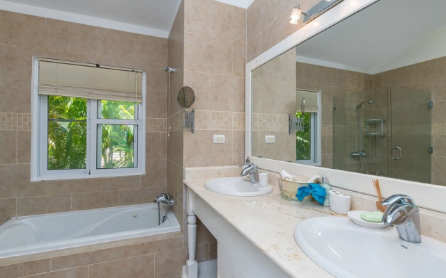 5-star villa near Playa Blanca Beach