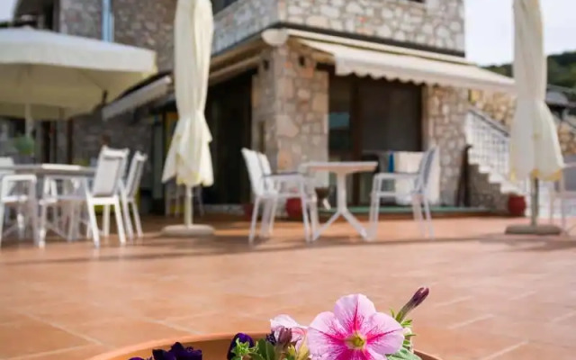 Nico e Marie Seaside, Nilie Hospitality MGMT