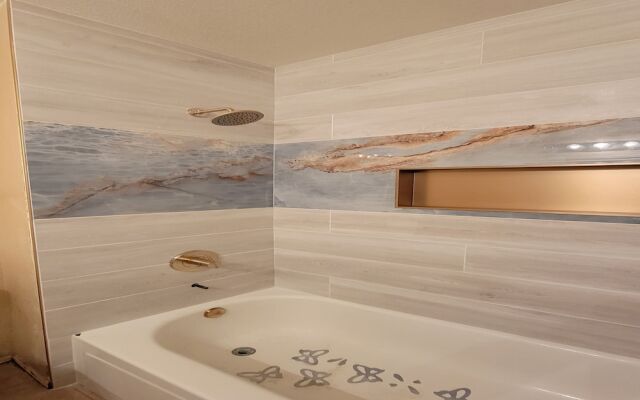 Charming 2BR-2BA by BlueBarrelHomes