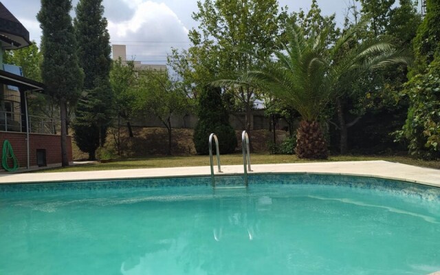 Cozy Home With Pool and Fireplace in Sapanca