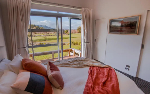 Mountain Glass - Ohakune Holiday Home