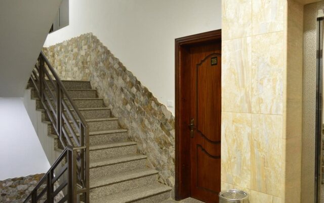 Al Hadeer Suites Hotel