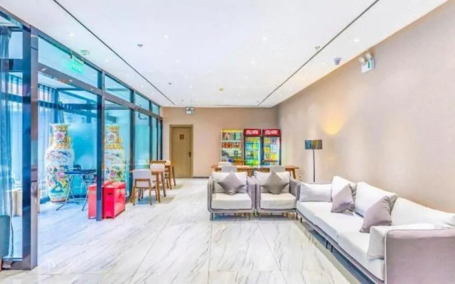 7 Days Premium· Beijing Zhongguancun People's University Suzhou Street Metro Station