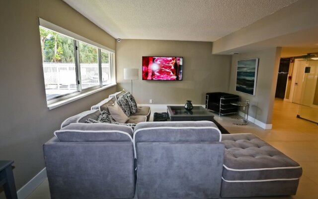 Coconut Grove Apartments by NUOVO
