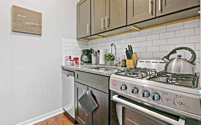 Studio Superb Apt Near Loyola University