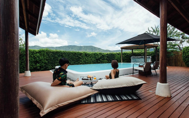 Boribot Pool Resort