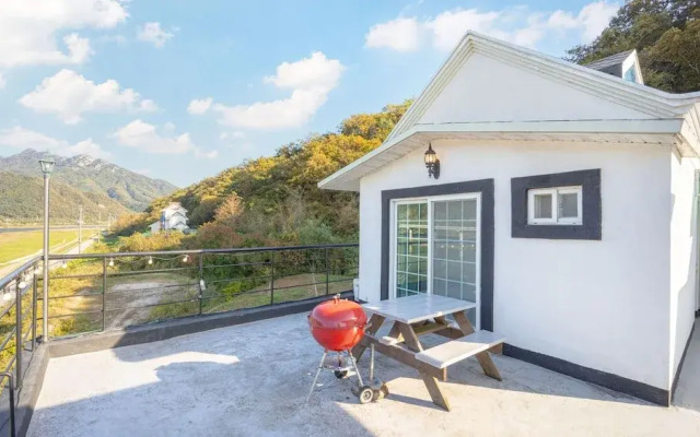 Gangchon Beautiful pet House Pension