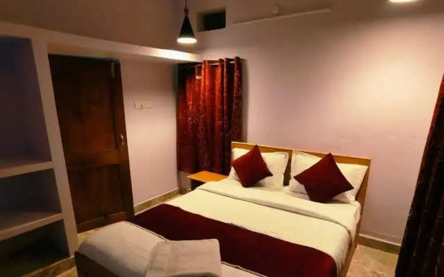 Goroomgo Rail View Guest House Puri
