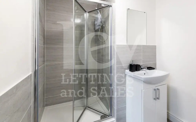 Lush Apartment 5 Bedroom House - WBR