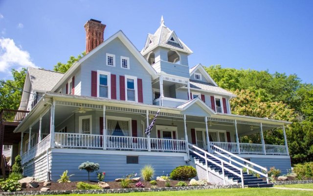 Hudson Manor Bed and Breakfast