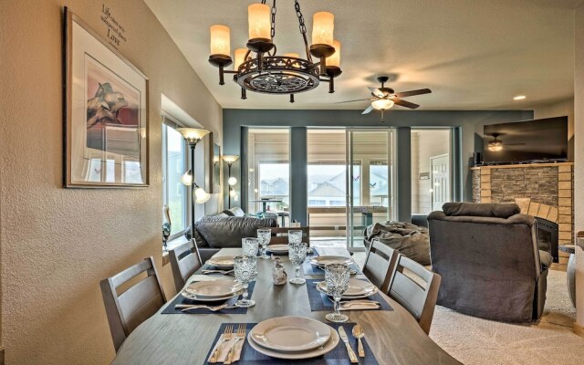 Gold Beach Townhome With Ocean Views & Sunroom!