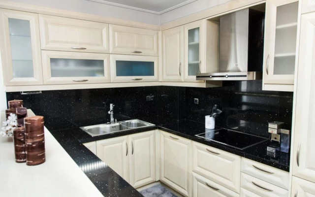 Elegant & Spacious  Apt. with Sea View