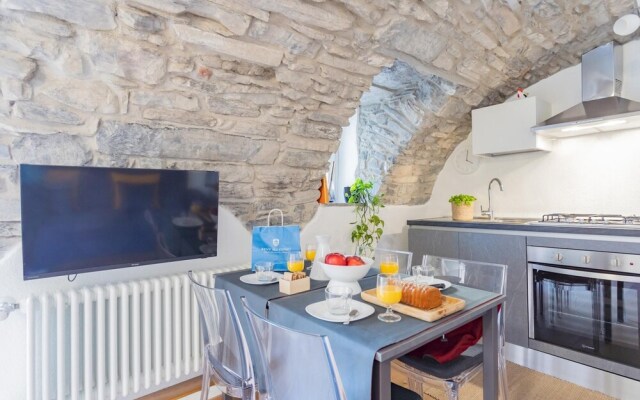 Pozzo Vertical Apartment With Garden and Parking