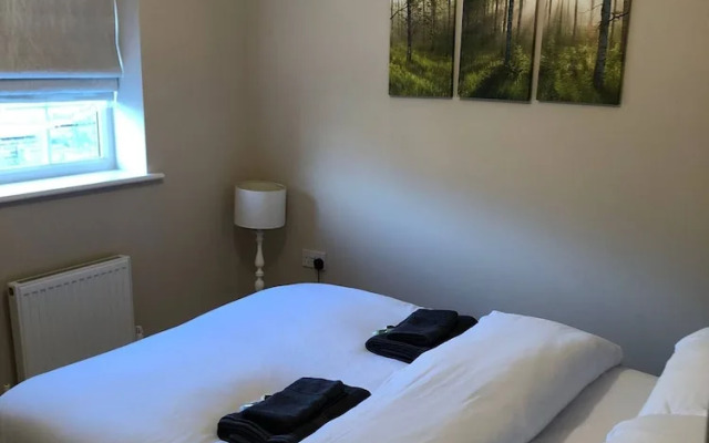 Room-cozy Sheffield Guest Room With Shar