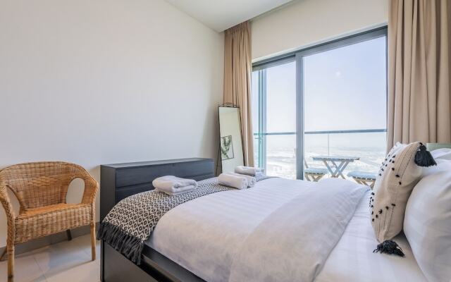 Beautiful Cityscape Views From This Urban Retreat