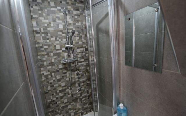 Elegant Holiday Home in Coventry near Lake View Park