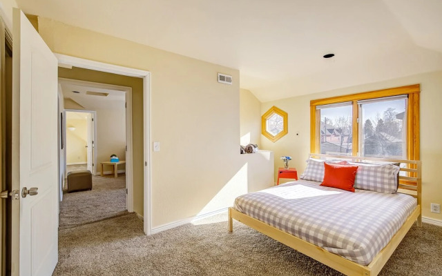 Walk to Tennyson & 32nd Ave! Sleeps 8!