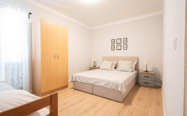 Ani - Family Friendly - A1(7)