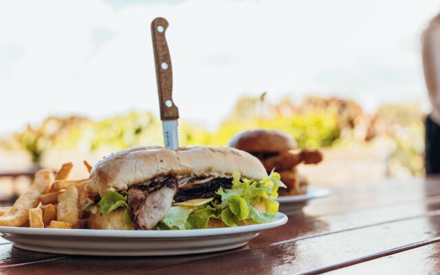 Mayfair Motel Emerald