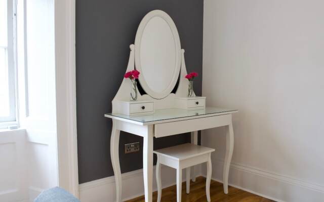 Modern Stockbridge Flat