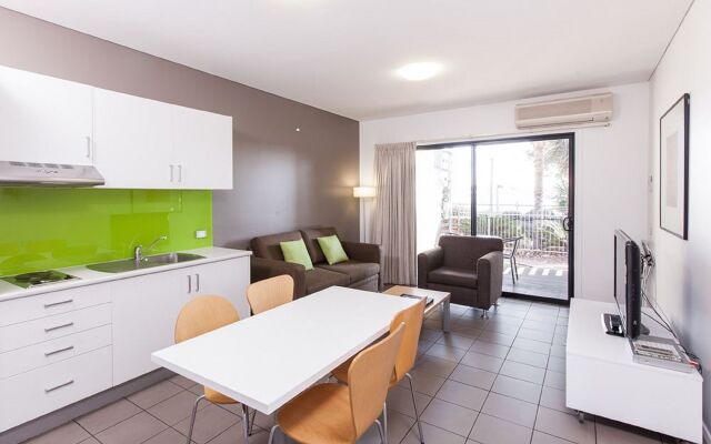 Majestic Oasis Apartments