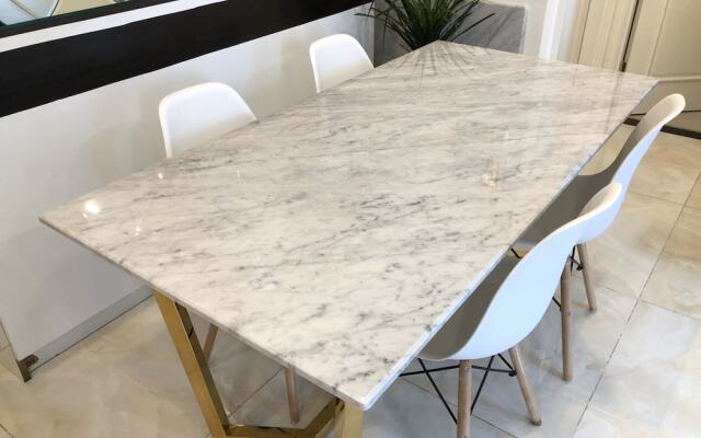 Anna House - Vinhomes Golden River