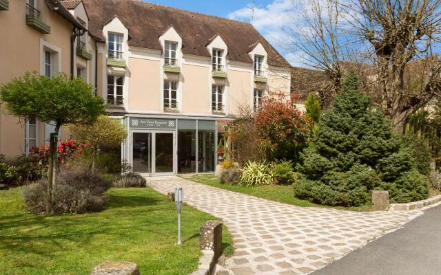 Hôtel Aux Vieux Remparts, The Originals Relais