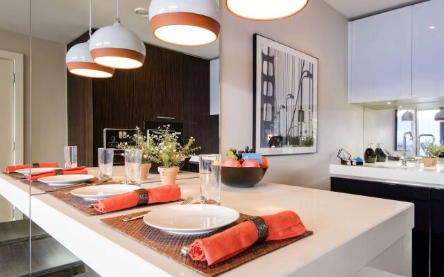 Bright Chelsea Grosvenor Waterside Apartment