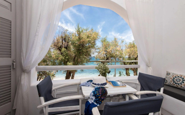 Blue Waves Suites & Apartments To Kyma