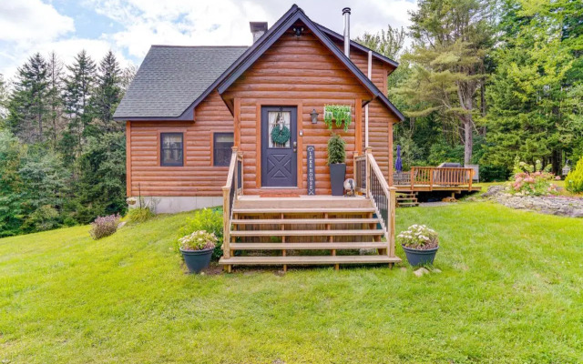 Spacious Wilmington Cabin: Walk to Lake