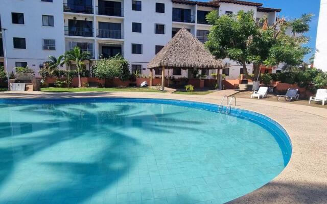 Lovely 2-bedroom condo with POOL