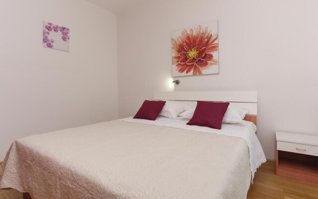 Awesome Home in Podstrana With Wifi and 1 Bedrooms