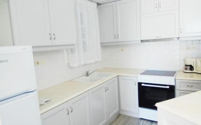 Nicos Studios & Apartments