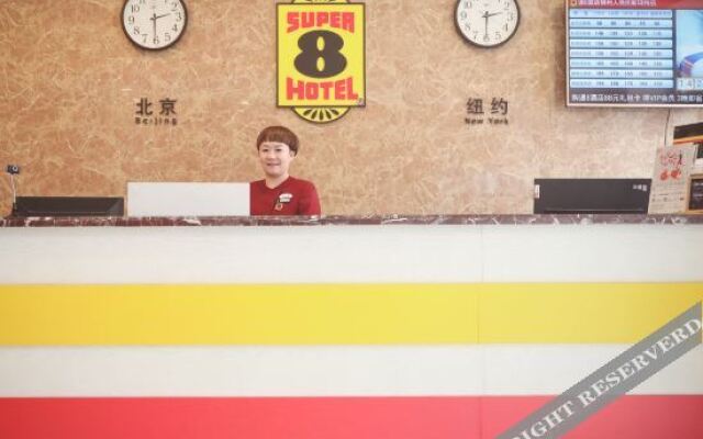 Super 8 Hotel (Jinzhou Maternity and Child Hospital New Mart)