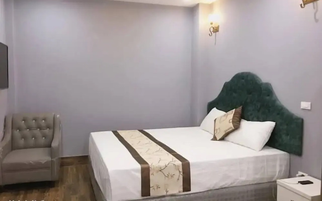 Van Nam Hotel by OnHotelRooms