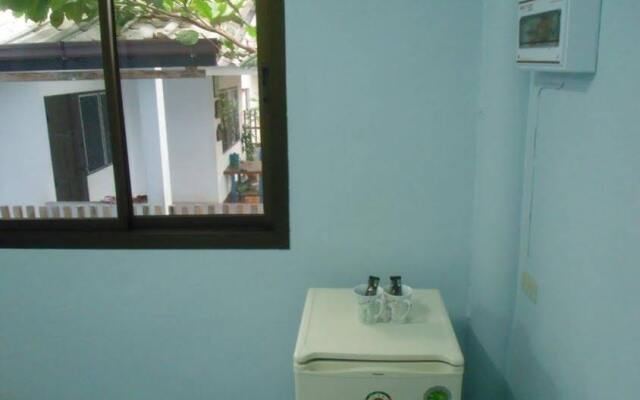 Sichang Sabaidee Holiday House