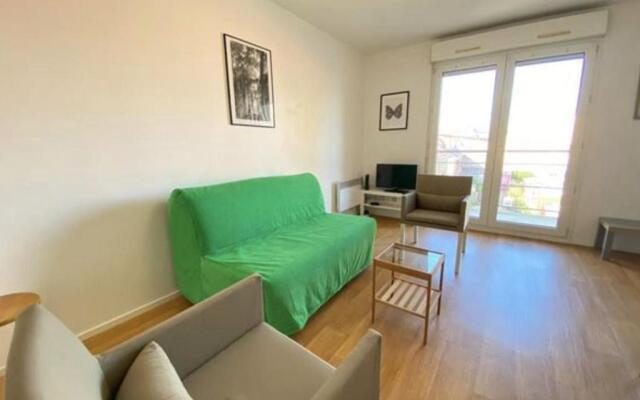 Beautiful Apartment For 4 With Balcony