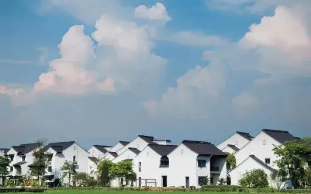 Joyful Lushi Hot Spring Resort