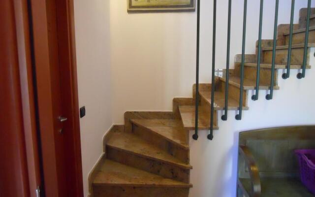 Artistika Golden Apartment