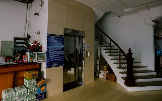 OYO 1114 Lucky Hotel
