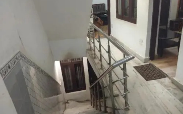 Hotel Moti Mahal by MTMC Rooms