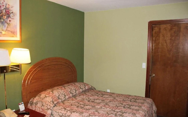 Oak Hill Inn & Suites