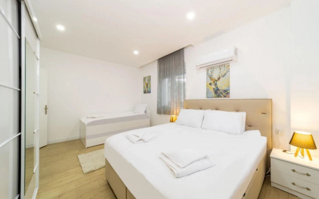 Central Flat Near Popular Attractions in Muratpasa