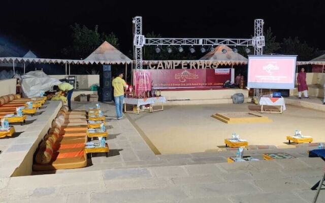 Camp e Khas