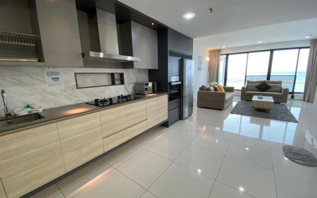 Sunrise Gurney Beautiful Sea or City view Duplex 2BR