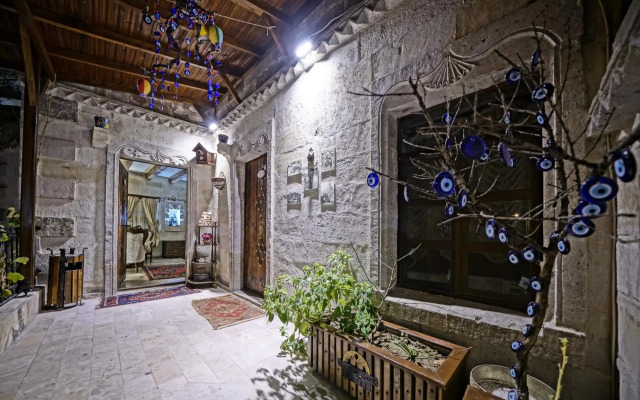 Maccan Cave Hotel