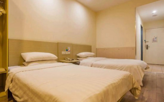 Pebble Motel (Kunshan Golden Eagle International Qianjin Middle Road)