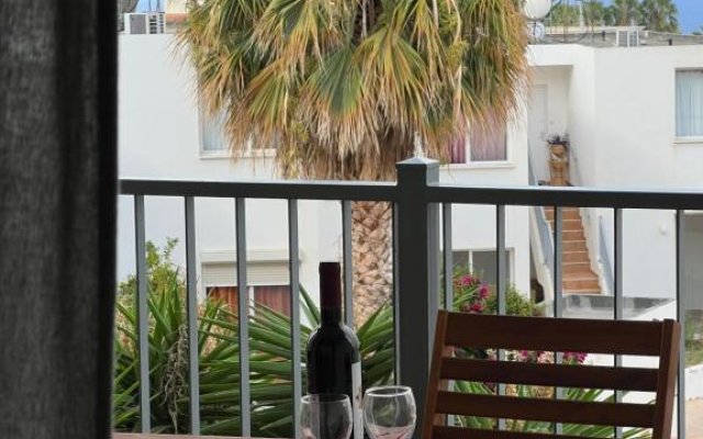 Sea view one bed apartment with pool in Peyia B7