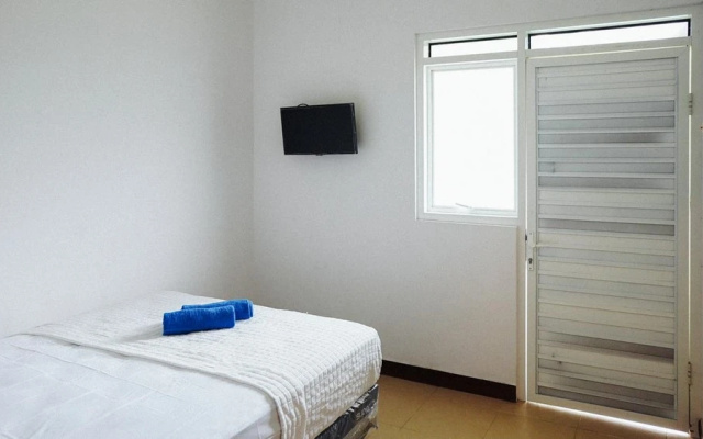 RedDoorz Syariah near RSUD Mataram Lombok 2 – Guest Rooms – Mataram